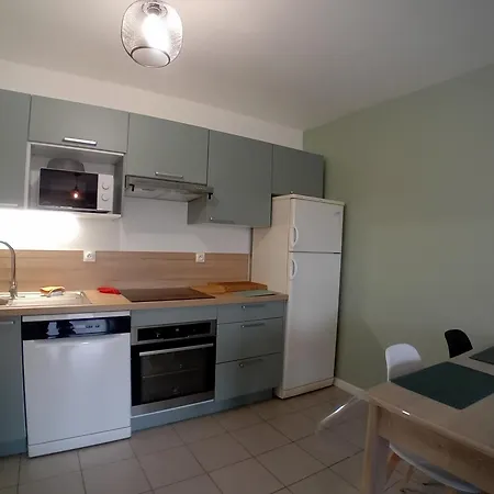 Proche Avec Terrasse Et Parking - Fr-1-239-1119 Appartamento *